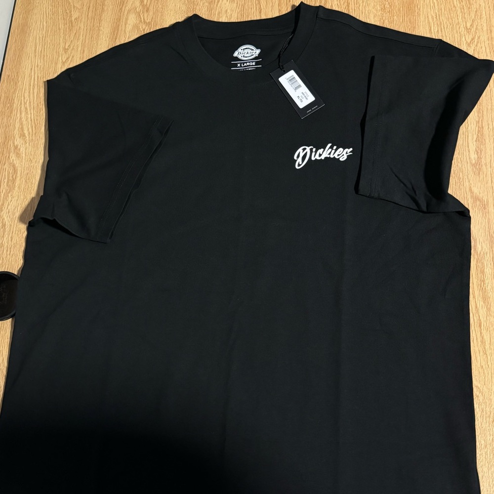 XL dickie shirt with logo.
